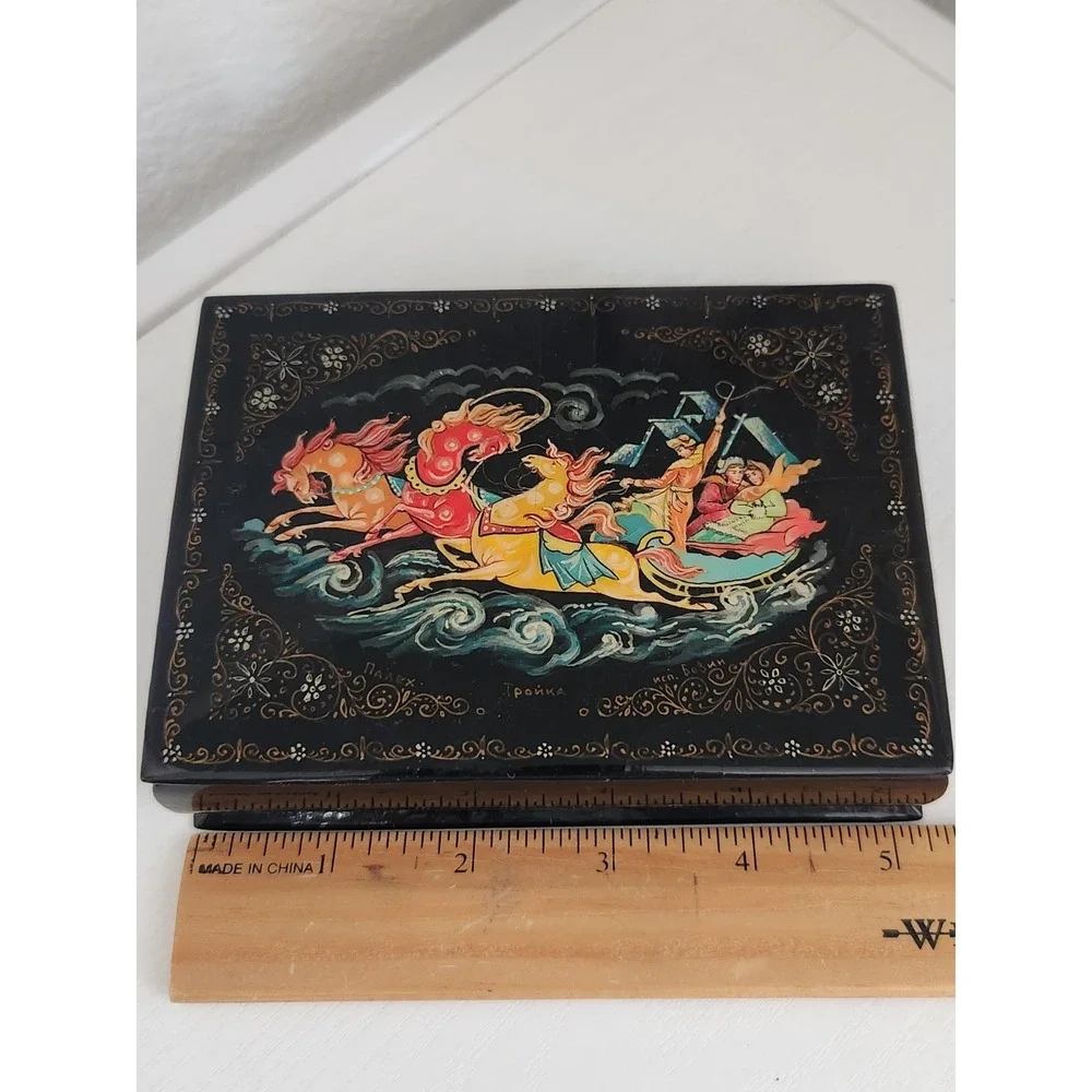 Vtg Palekh Russian Lacquer Trinket Box Hinged Troika 3-Horse-Sleigh snow village